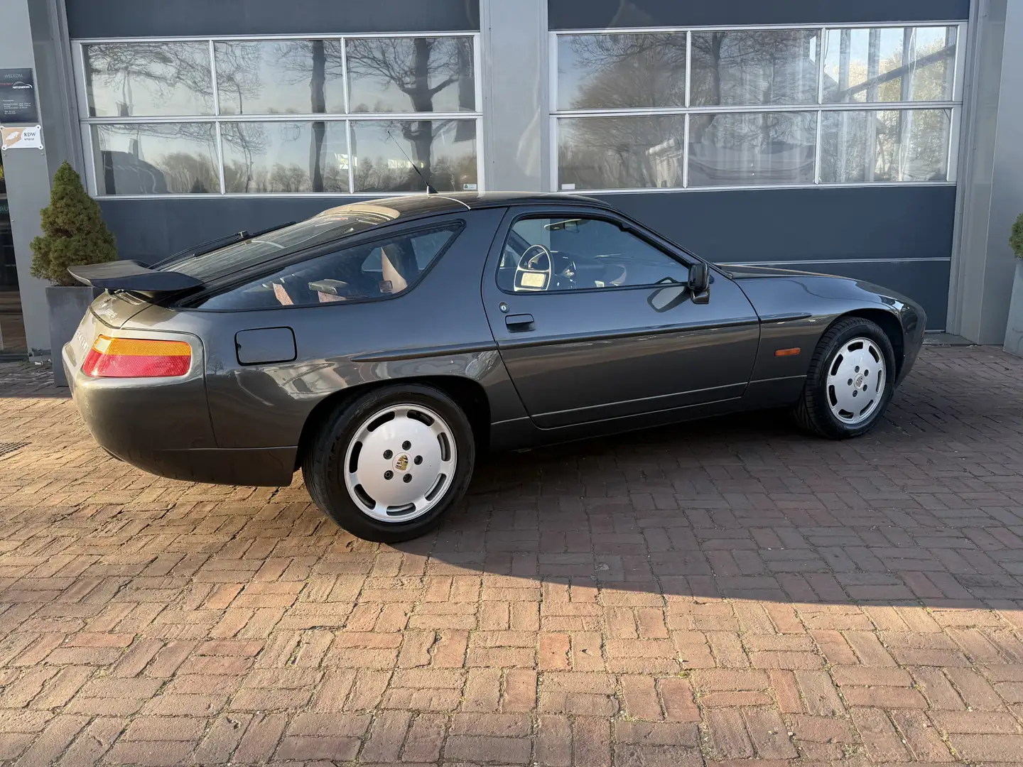 Porsche 928 5.0 S4 Coupé (1988) 310pk 01-2026 apk | PTS | Zeer Gris - 2