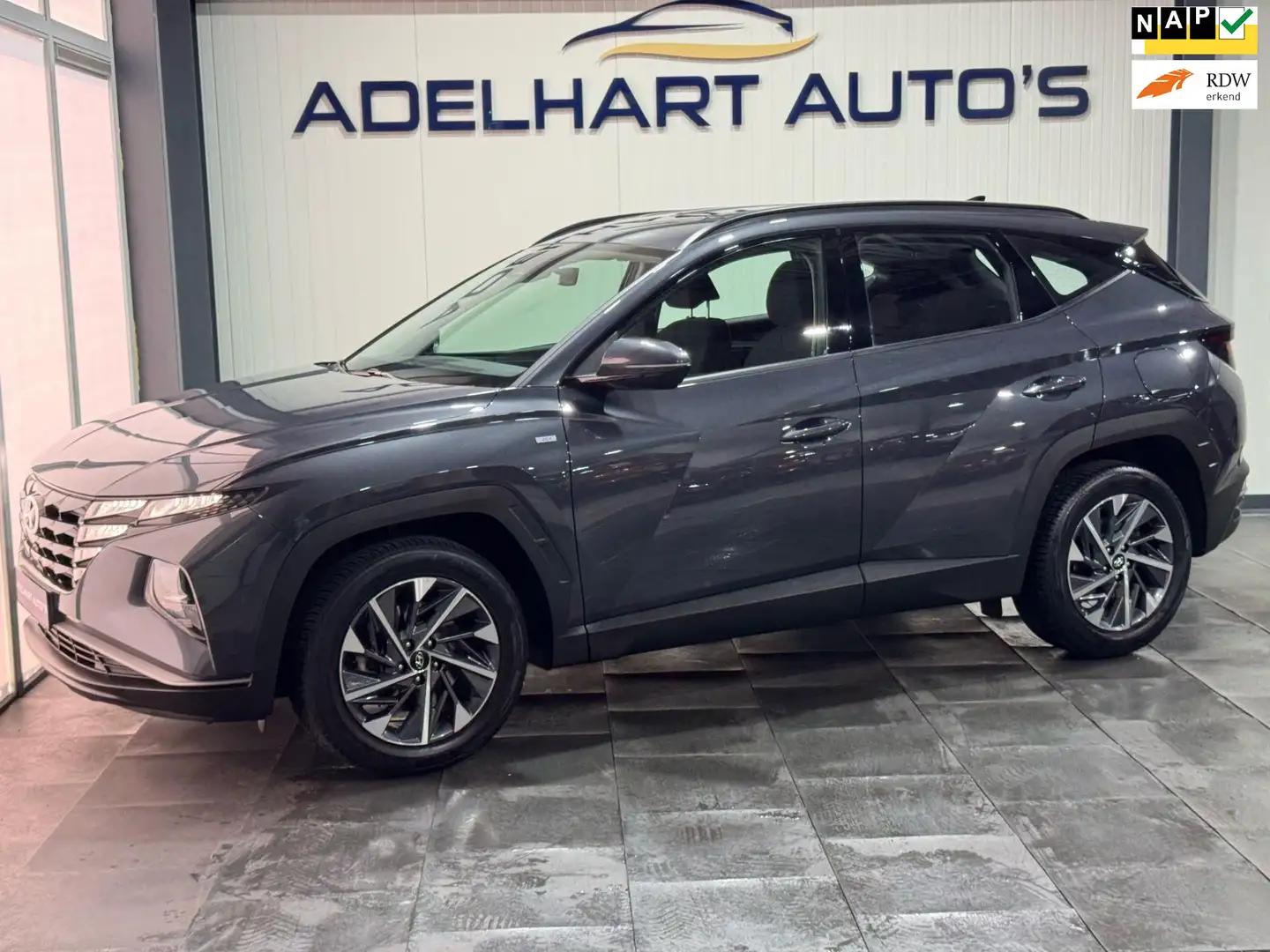 Hyundai TUCSON 1.6 T-GDI MHEV Comfort Automaat / Navigatie full m Grijs - 1