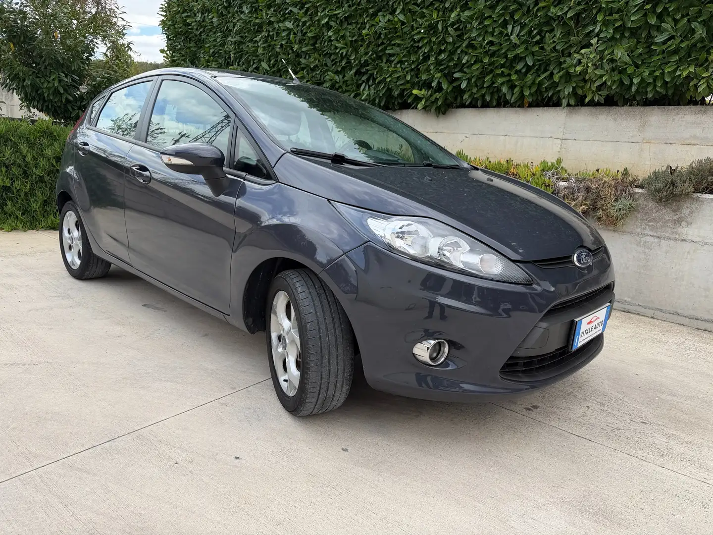 Ford Fiesta 5p 1.4 tdci Titanium Gris - 2