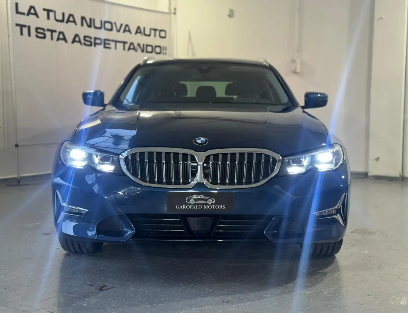BMW 320 320i Touring Luxury auto Blauw - 1