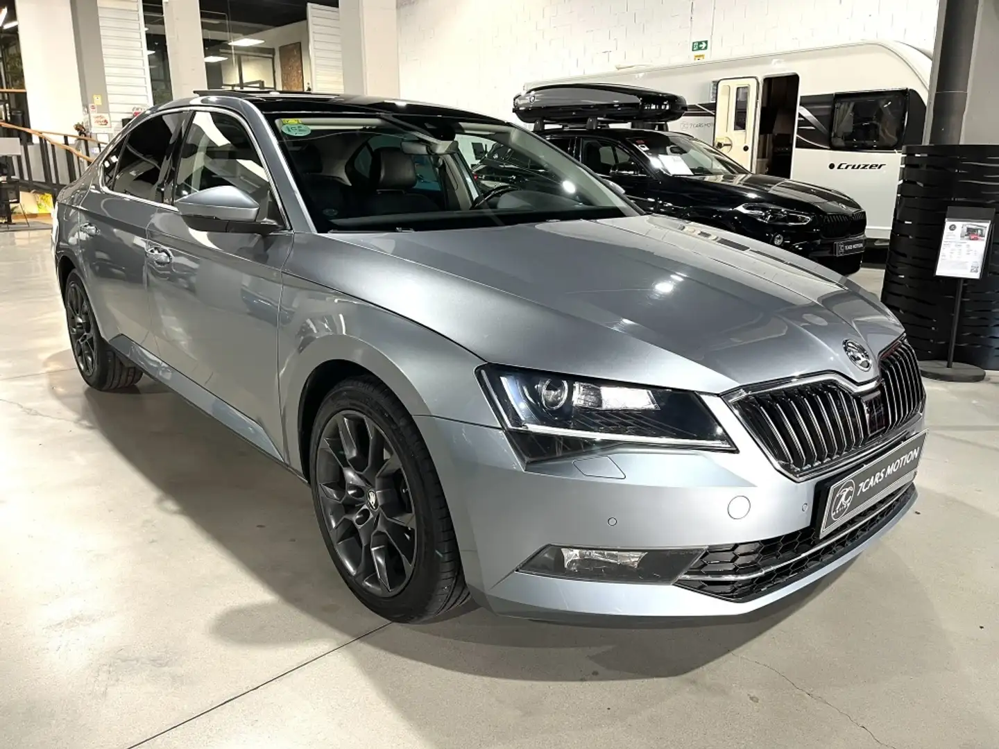 Skoda Superb 2.0TDI Active DSG 110kW Gris - 1