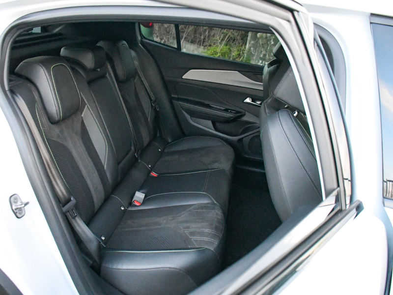 Peugeot 408 GT 1.2 Hybrid 145pk Automaat 19''LM | PDC + CAM. | — photo 11