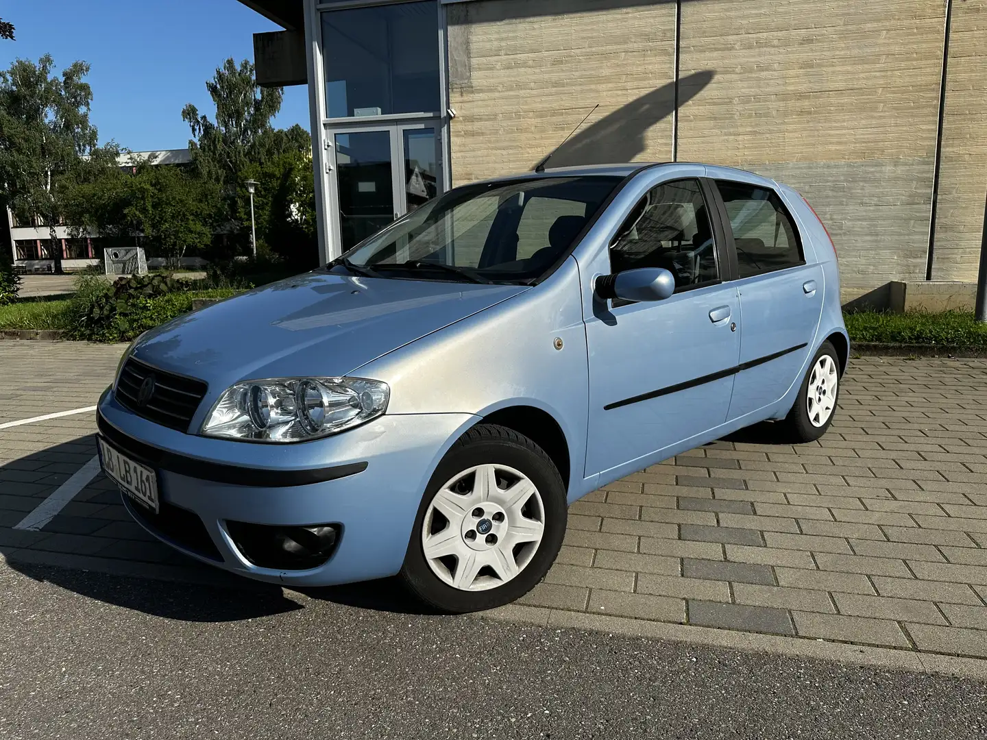 Fiat Punto 1.2 16V Dynamic Blau - 2