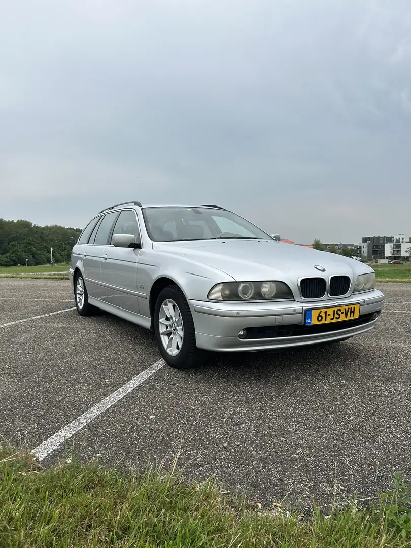 BMW 525 BMW 5-Serie 525i Touring AUT Exclusive Edition Grijs - 1