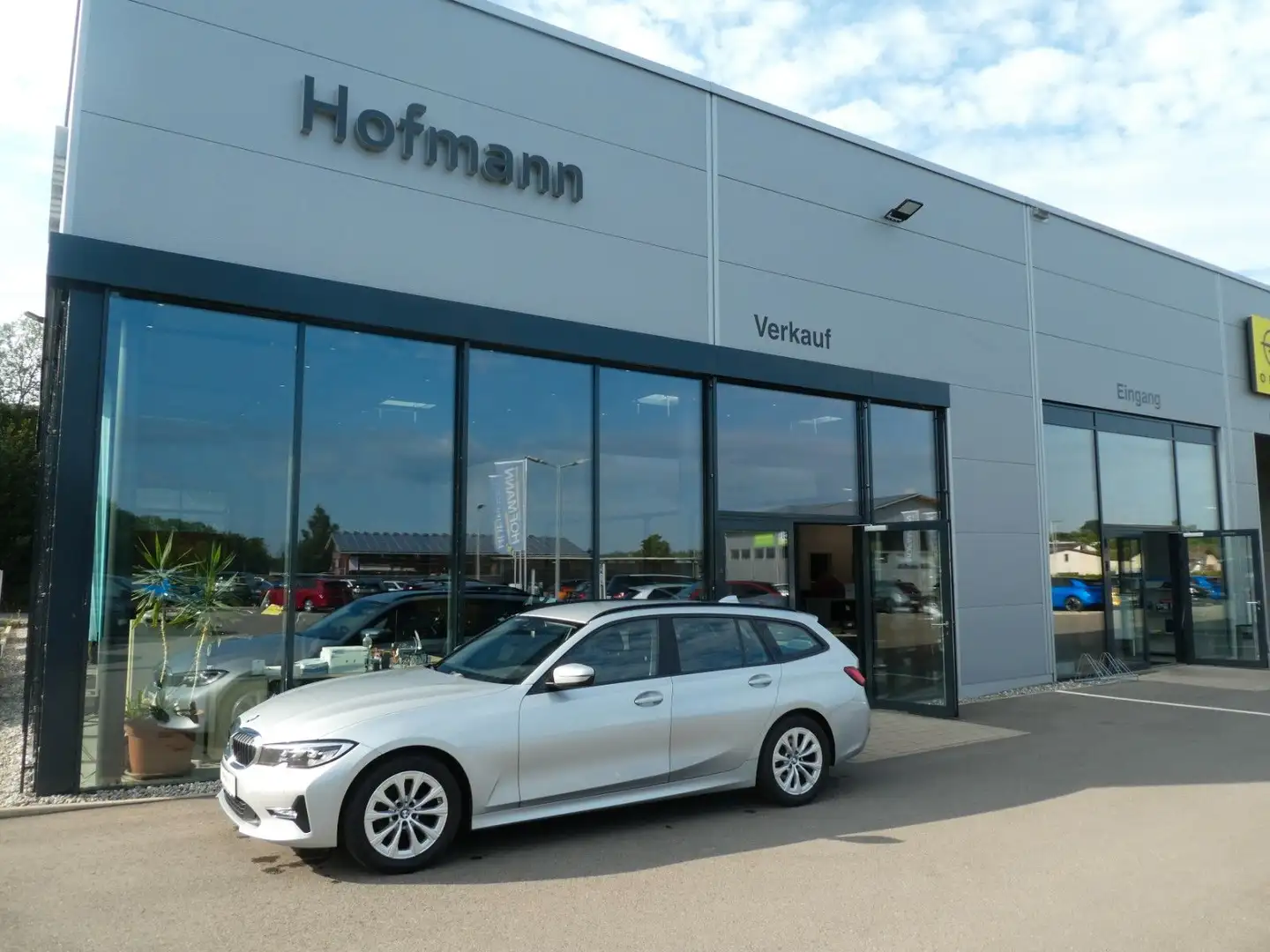 BMW 320 d Touring Advantage, Klima, SHZ, PDC, LED Silber - 1