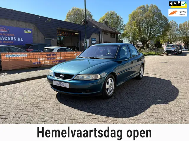 Opel Vectra 1.6-16V Business Edition NIEUWE APK!