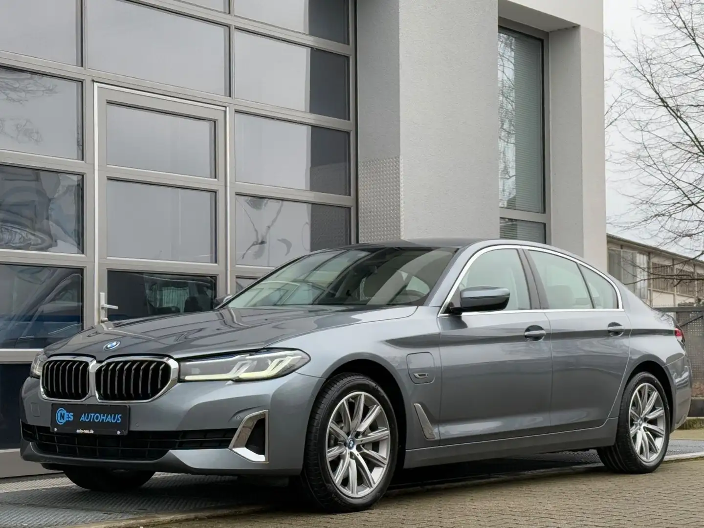 BMW 530 e*xDr*LUXURY*KAM*LASER*H/K*HUD*KOMFORTSITZE* Grau - 1