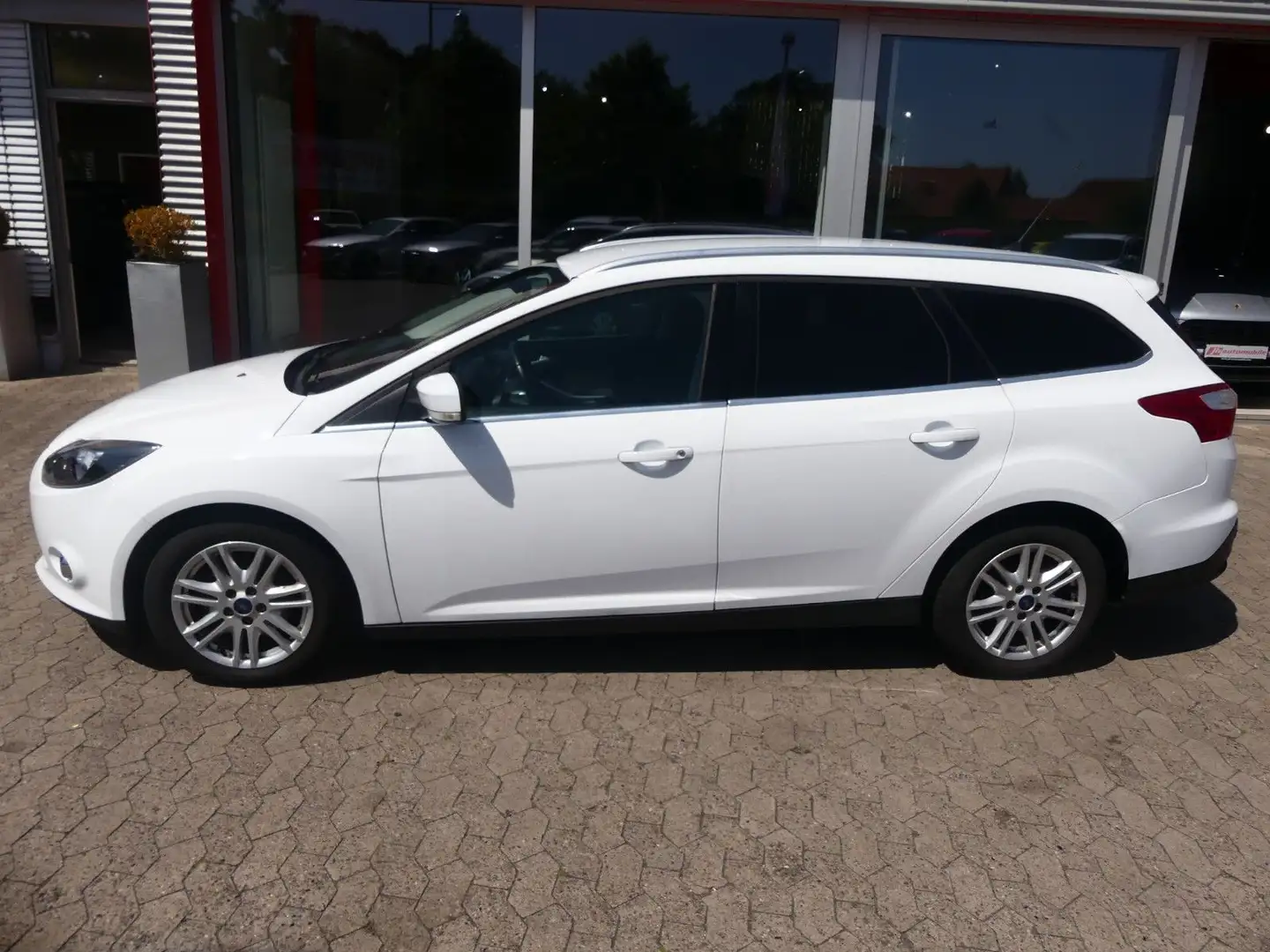 Ford Focus Turnier Titanium AHK*SHZ*PDC*Klima Wit - 2