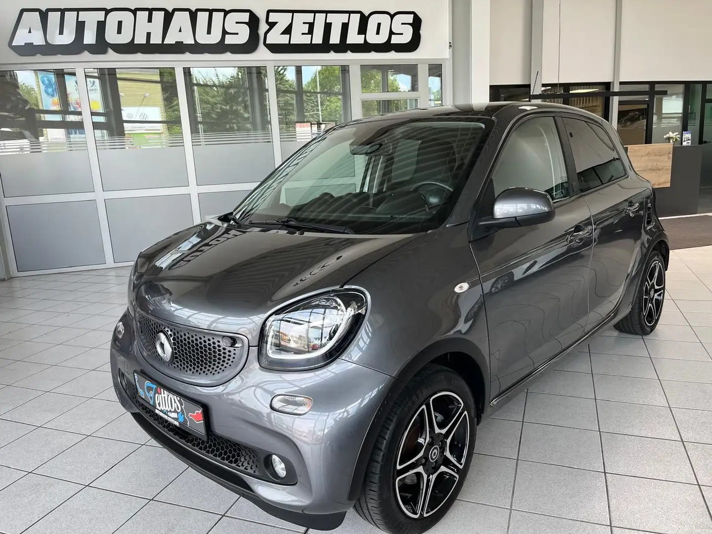 smart forFour electric drive / EQ *Leder*Pano*Navi*PDC Grau - 1