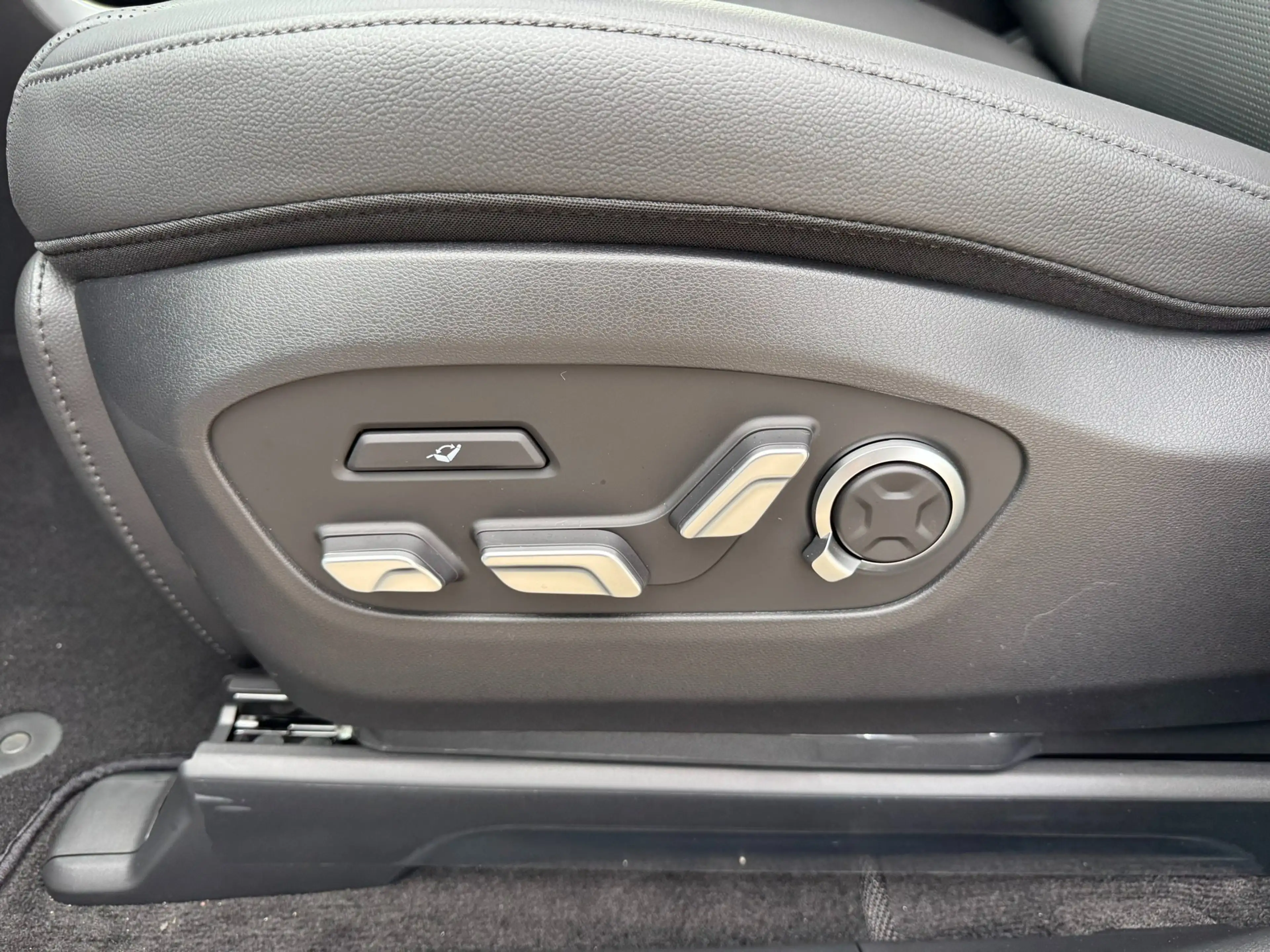 Hyundai IONIQ 9 IONIQ 9 RWD 7S - Business Plus 19" 110kWh 218 — photo 9