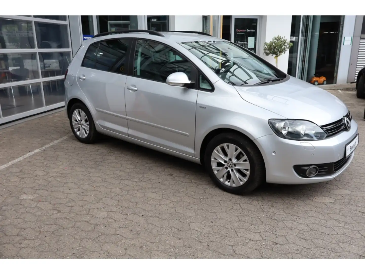 Volkswagen Golf Plus 1.2 TSI AHK,RFK,GJR,SH Life Silber - 2