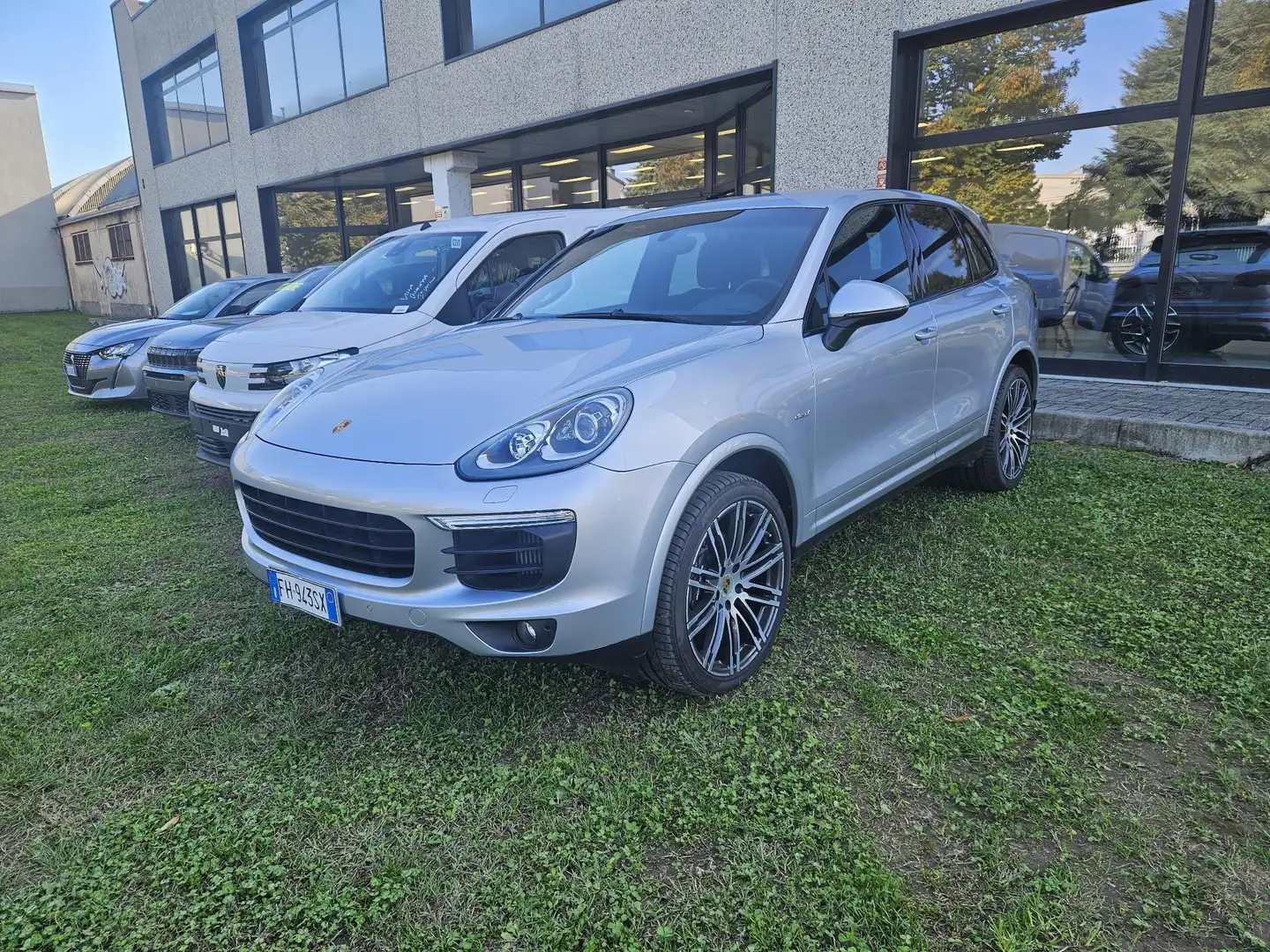 Porsche Cayenne 3.0 Platinum Edition tiptronic Grijs - 1