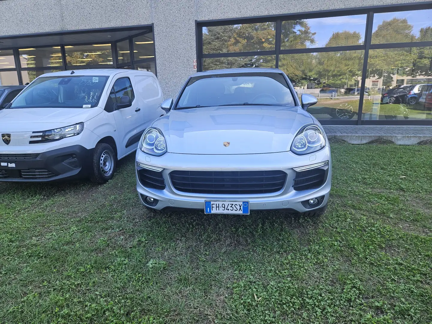 Porsche Cayenne 3.0 Platinum Edition tiptronic Grijs - 2