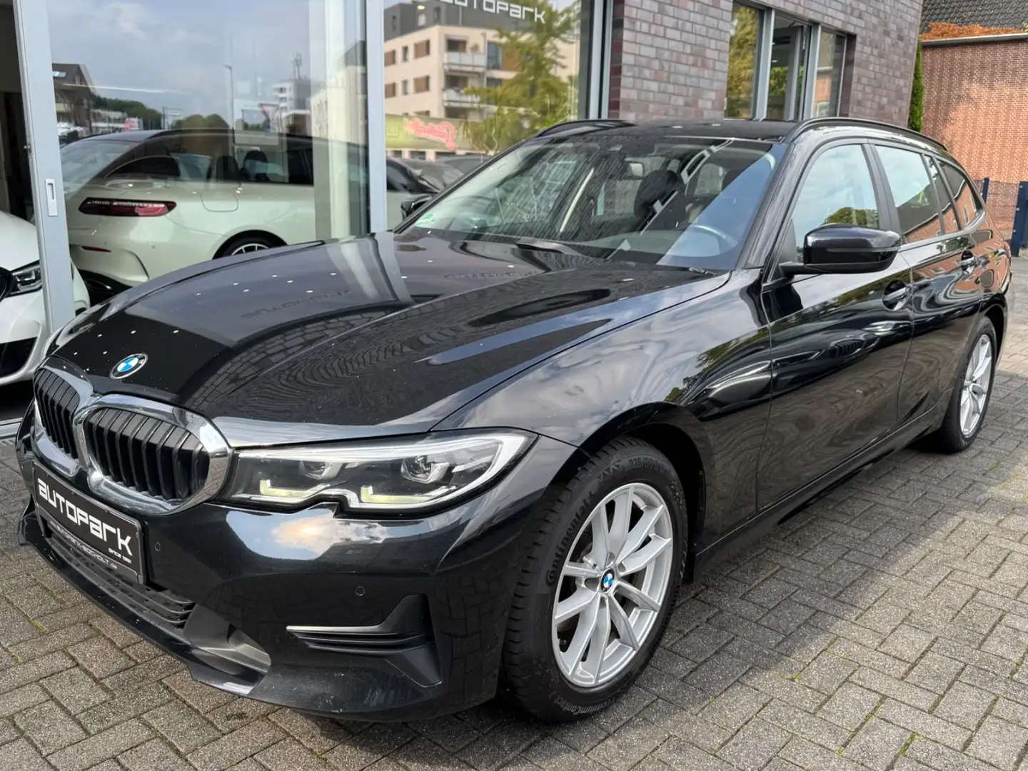 BMW 320 d Touring G31 °LED°LM17°LCProf. AHK Schwarz - 1