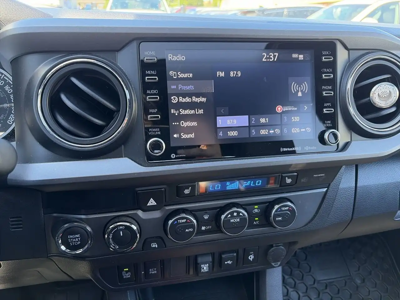 Toyota Tacoma снимка Toyota Tacoma