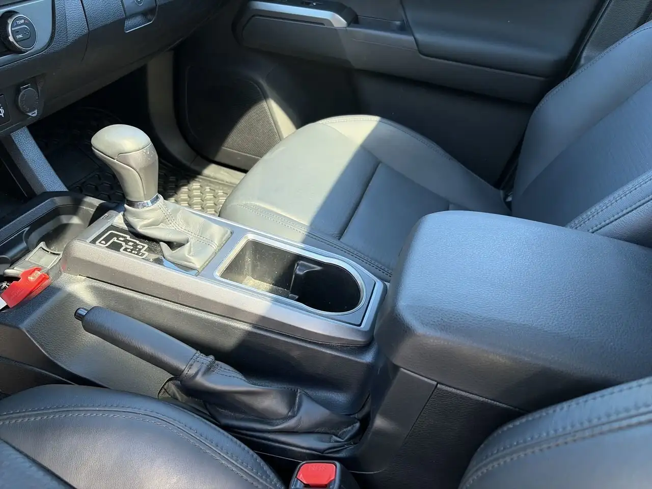 Toyota Tacoma снимка Toyota Tacoma