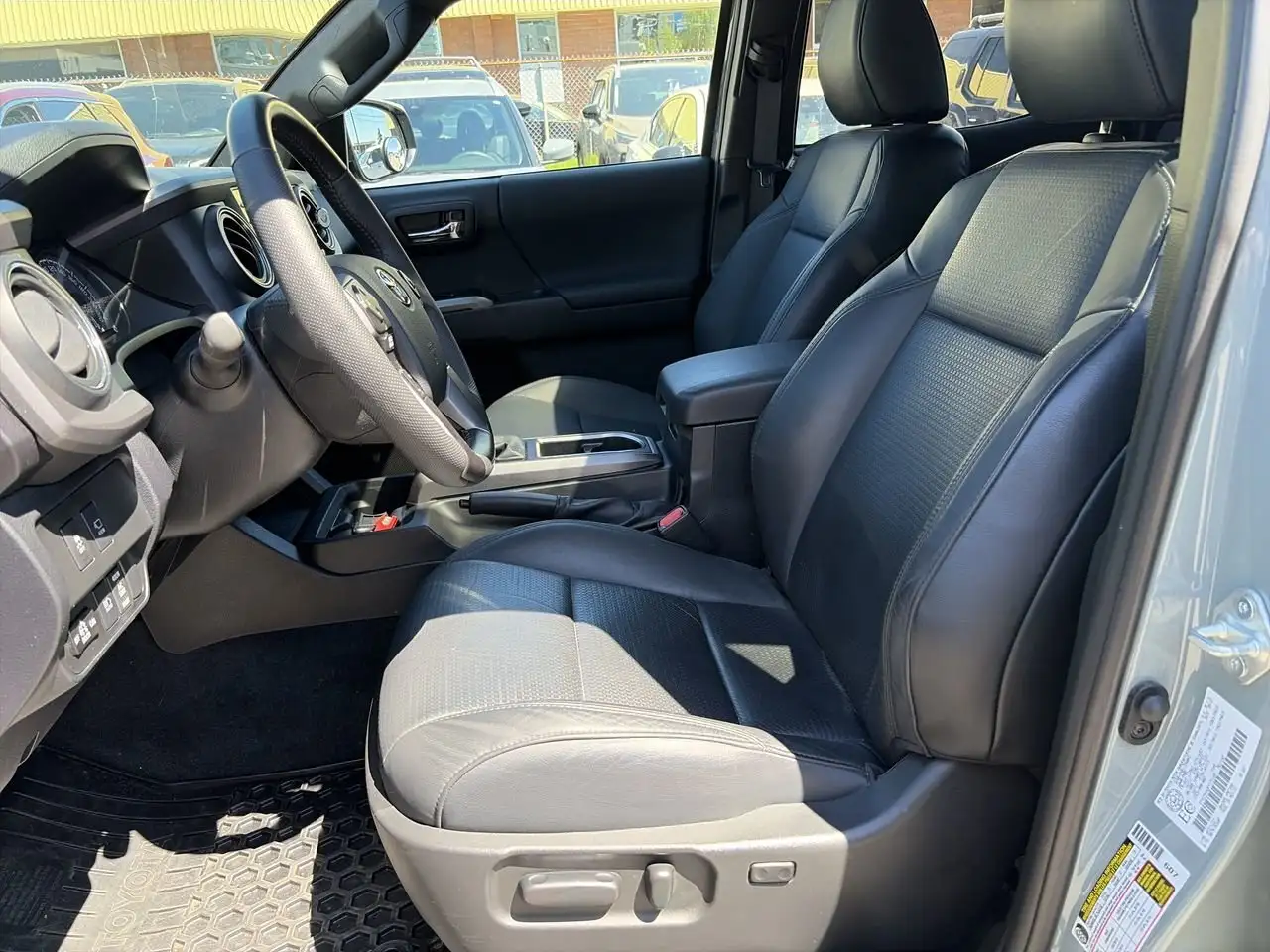 Toyota Tacoma снимка Toyota Tacoma
