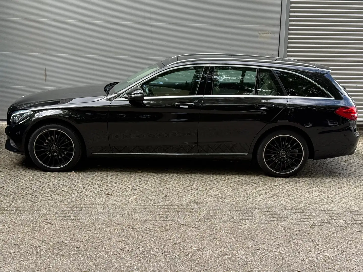 Mercedes-Benz C 200 4MATIC Pano l Burmester l Volleder l Navi l Winter Noir - 2