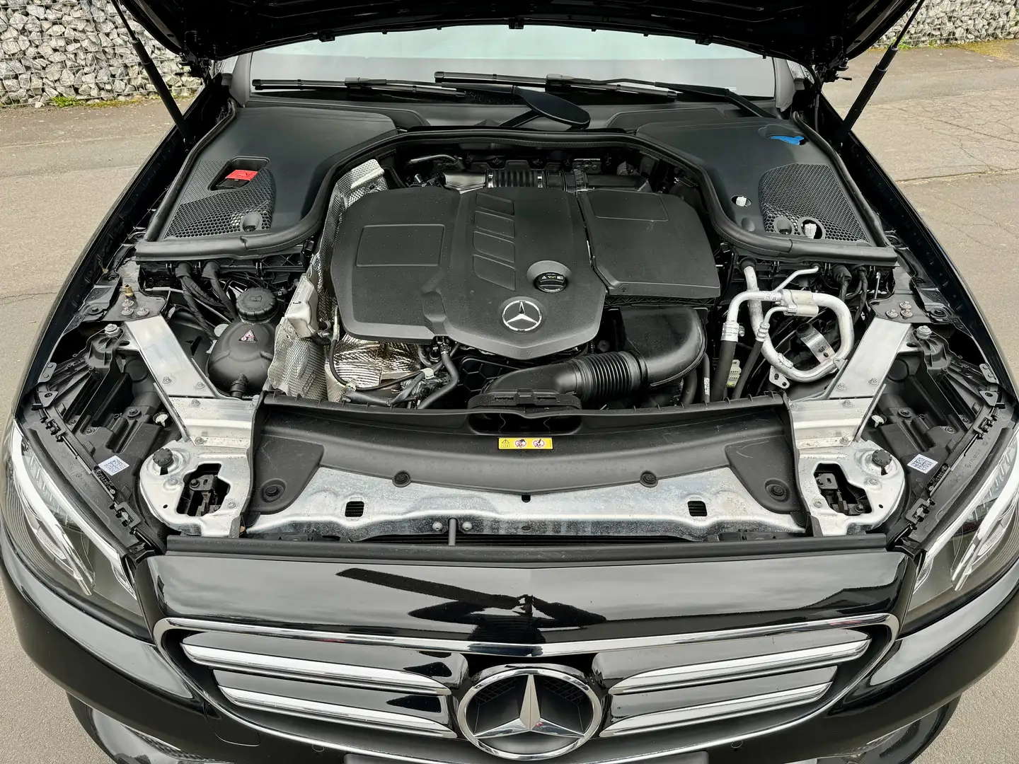 Mercedes-Benz E 200 E 200 d+Avantgarde+LEDER+Burmester+LED+DIGI-TACHO+ Schwarz - 2