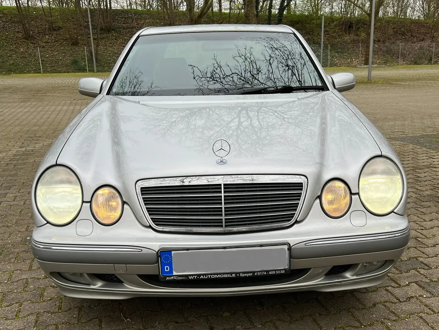 Mercedes-Benz E 320 (W210), FL, Elegance srebrna - 2