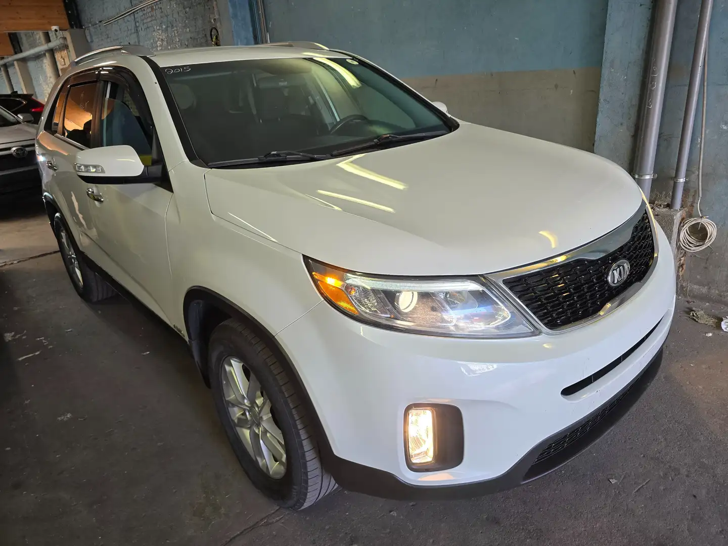 Kia Sorento 2.0i 4WD Sense . exclusivement hors Europe. Blanc - 1
