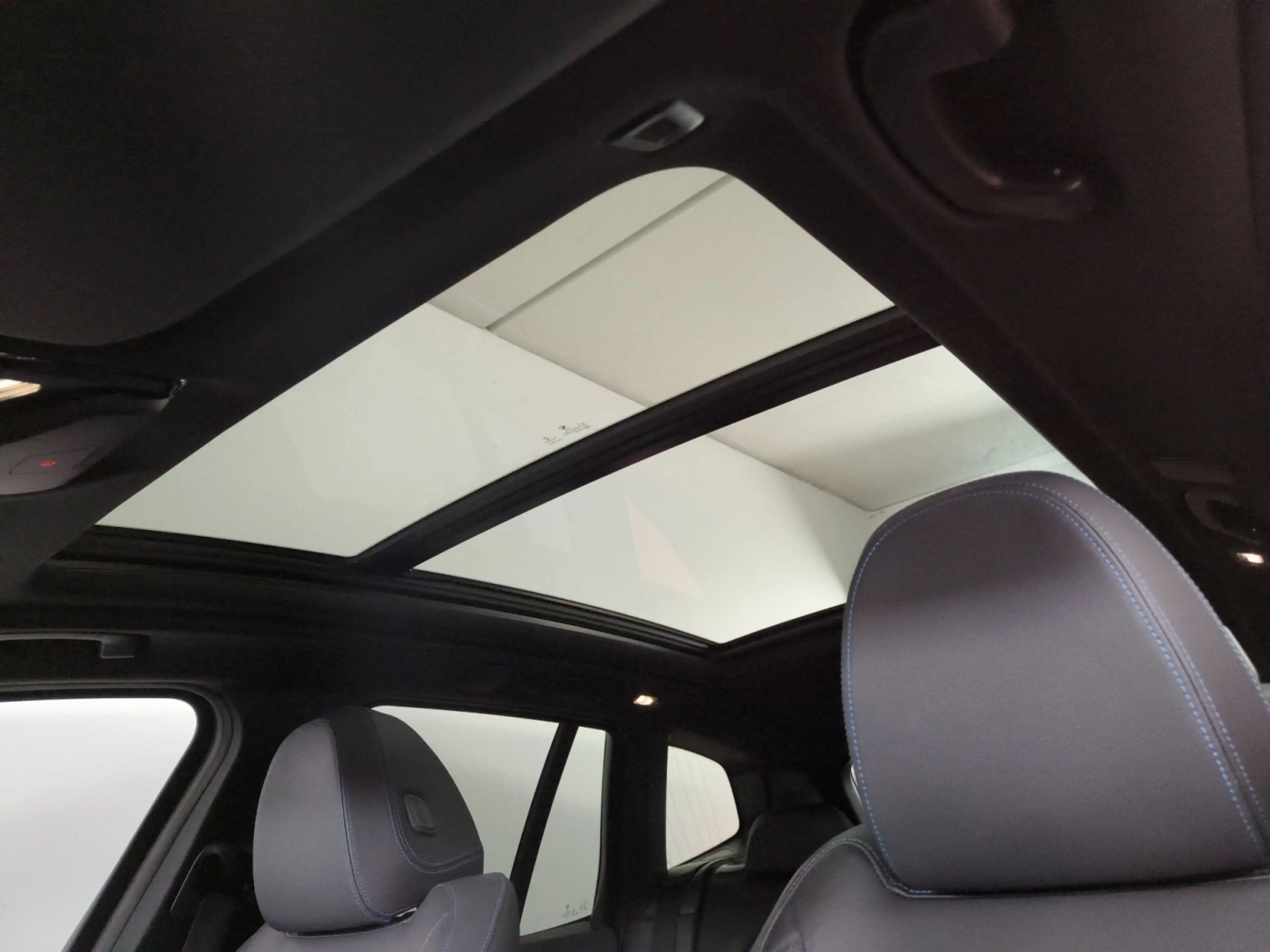 BMW iX3 — photo 13