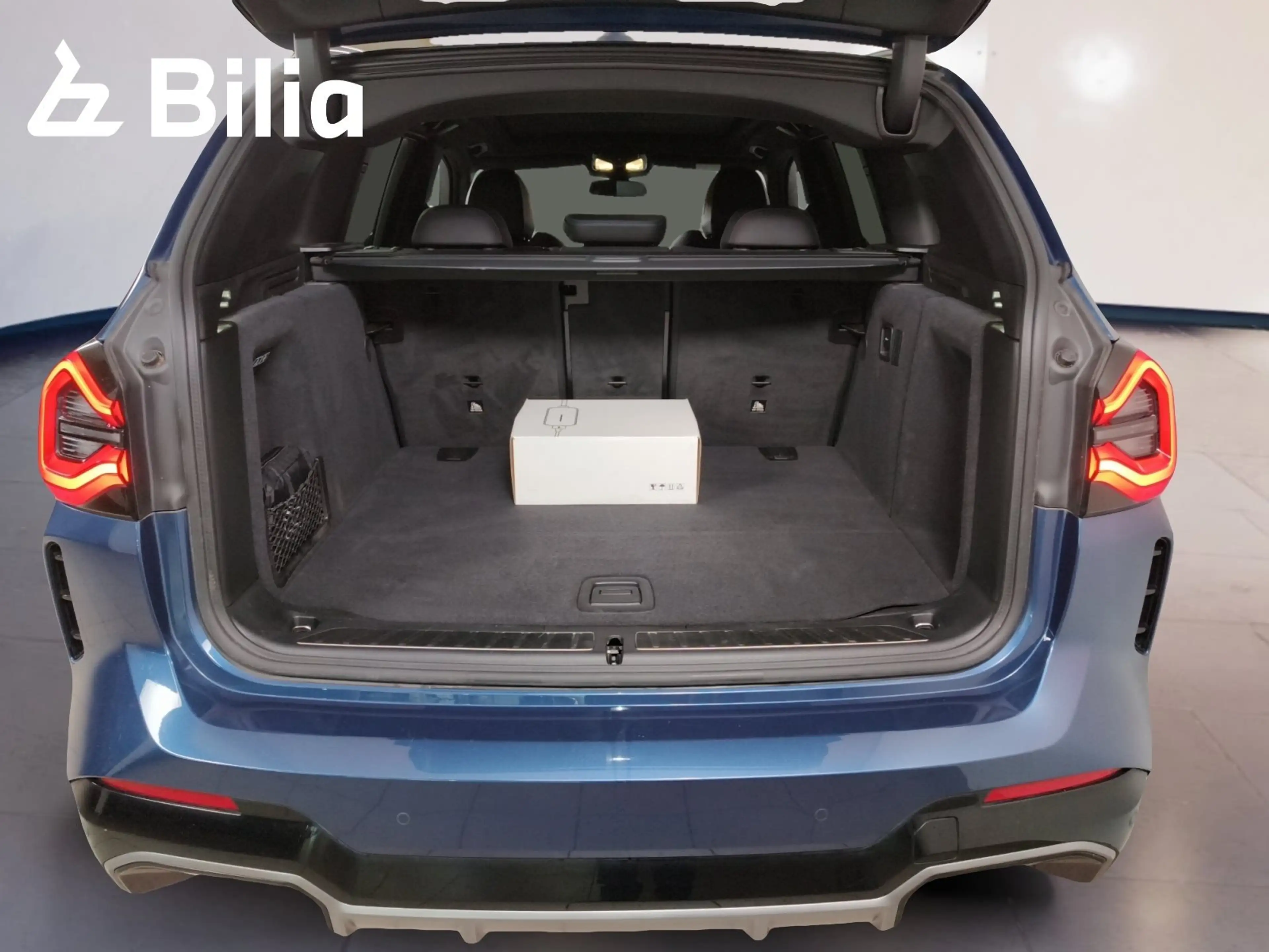 BMW iX3 — photo 9