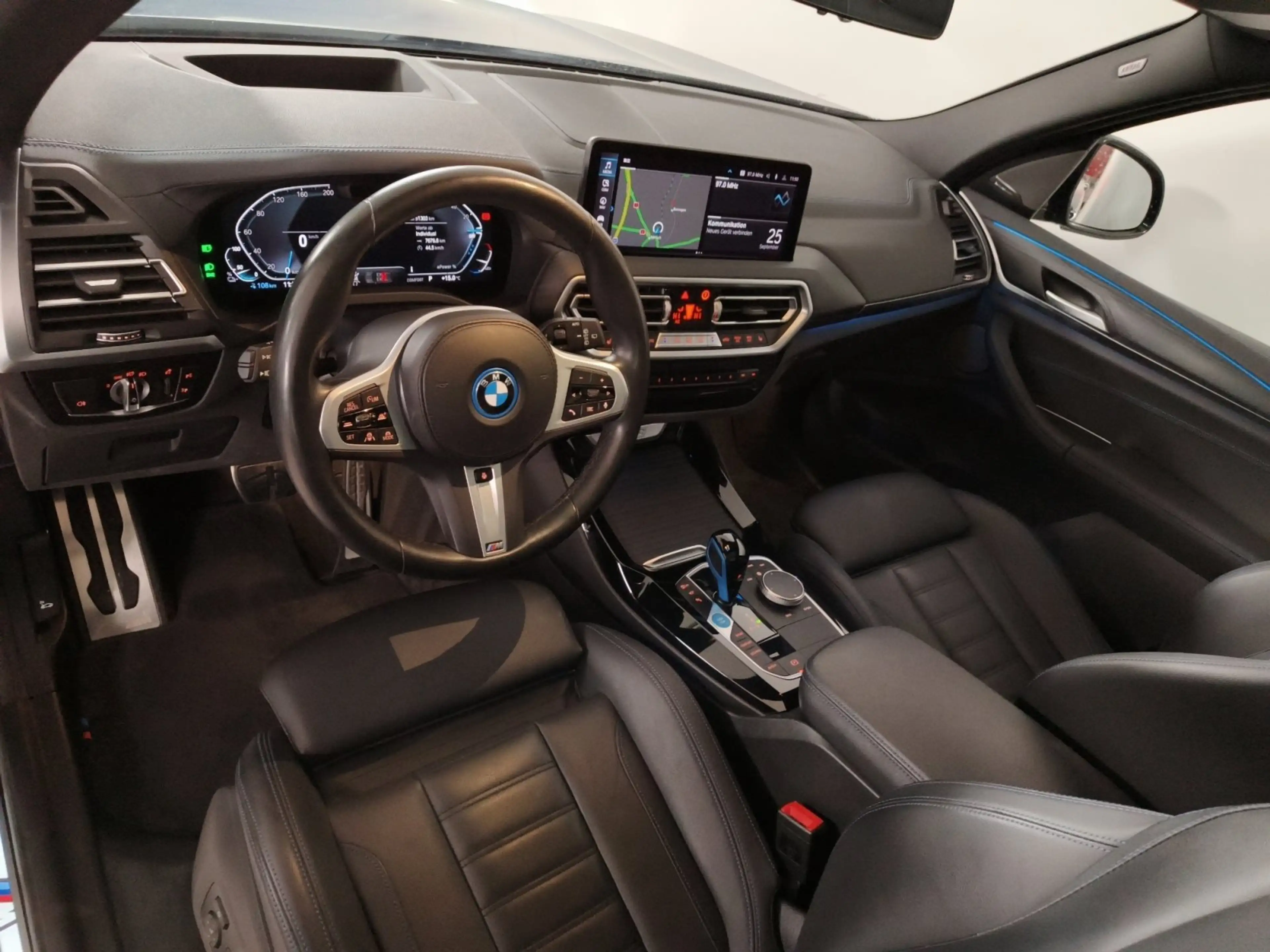 BMW iX3 — photo 12
