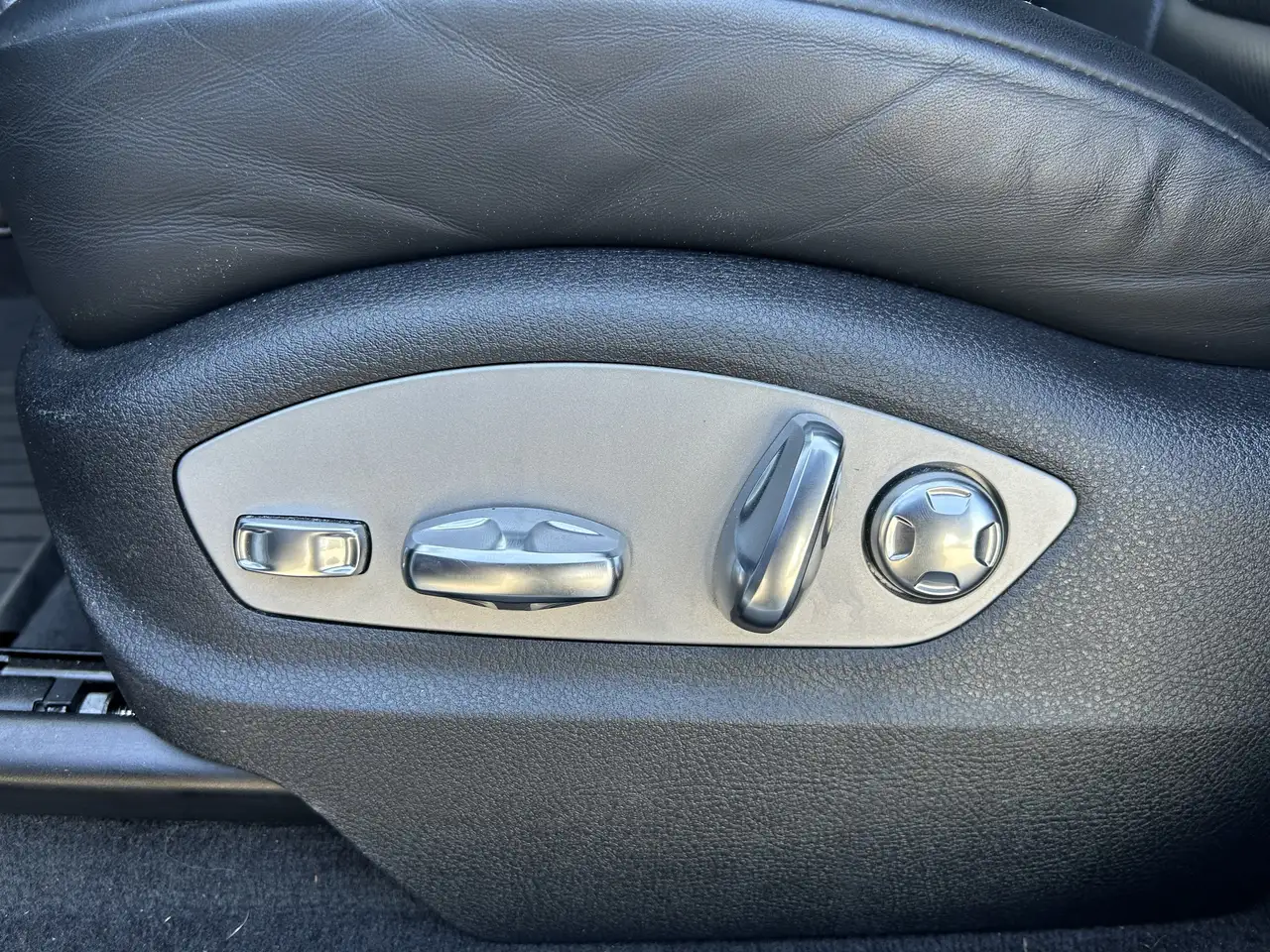 Porsche Macan снимка Porsche Macan