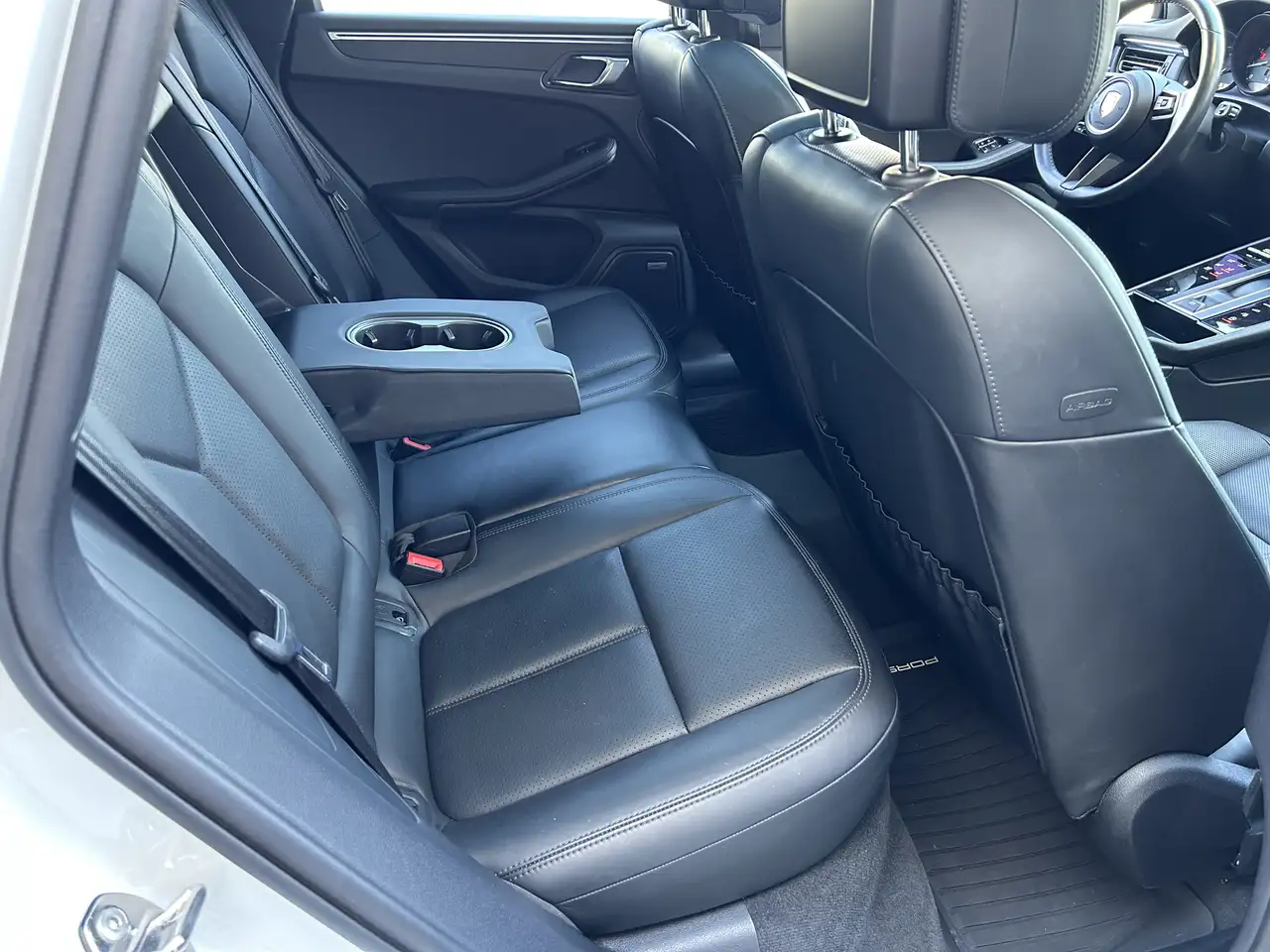 Porsche Macan снимка Porsche Macan