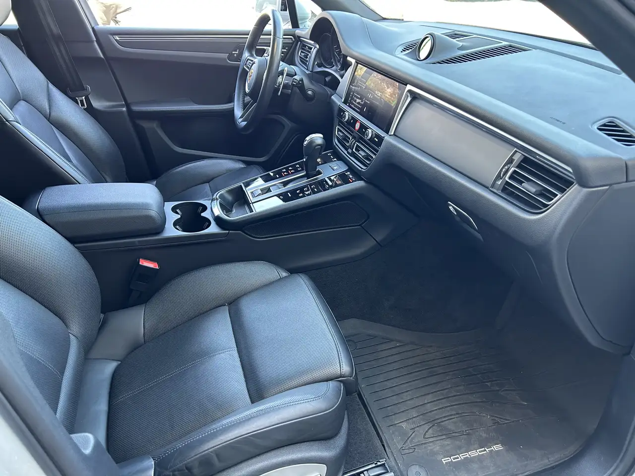 Porsche Macan снимка Porsche Macan