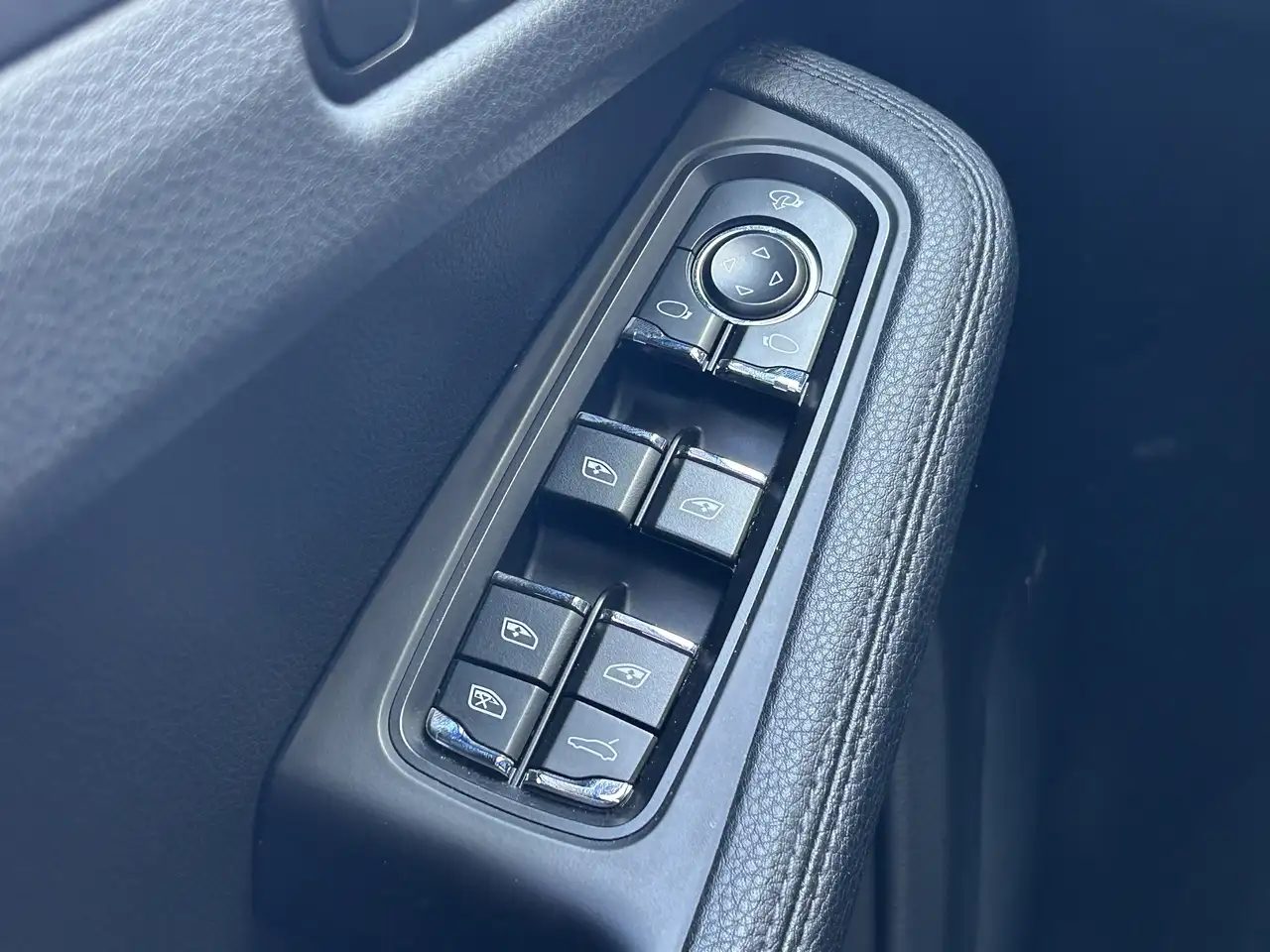 Porsche Macan снимка Porsche Macan