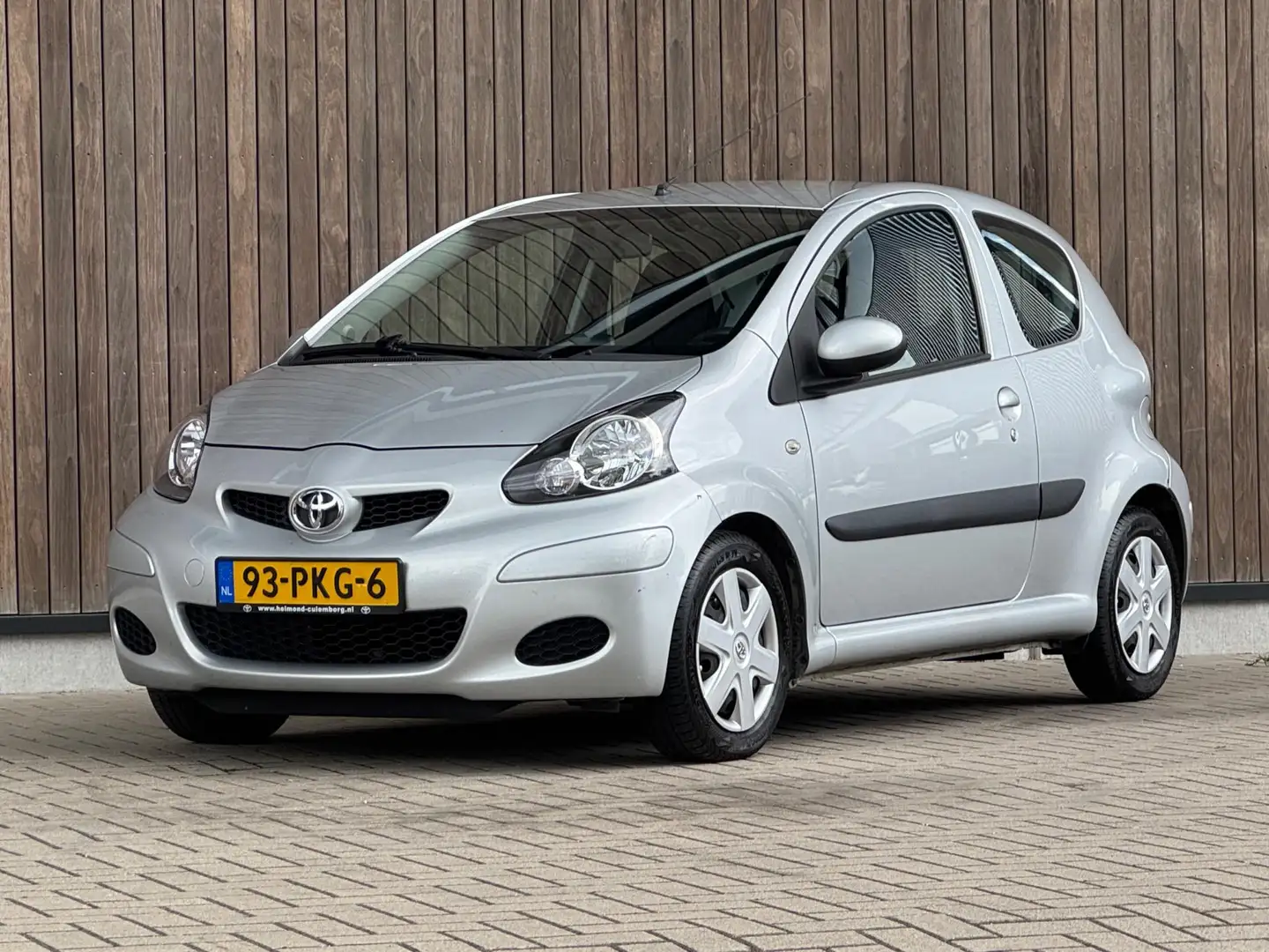 Toyota Aygo 1.0-12V Comfort Navigator / Automaat / Navi / Сірий - 2