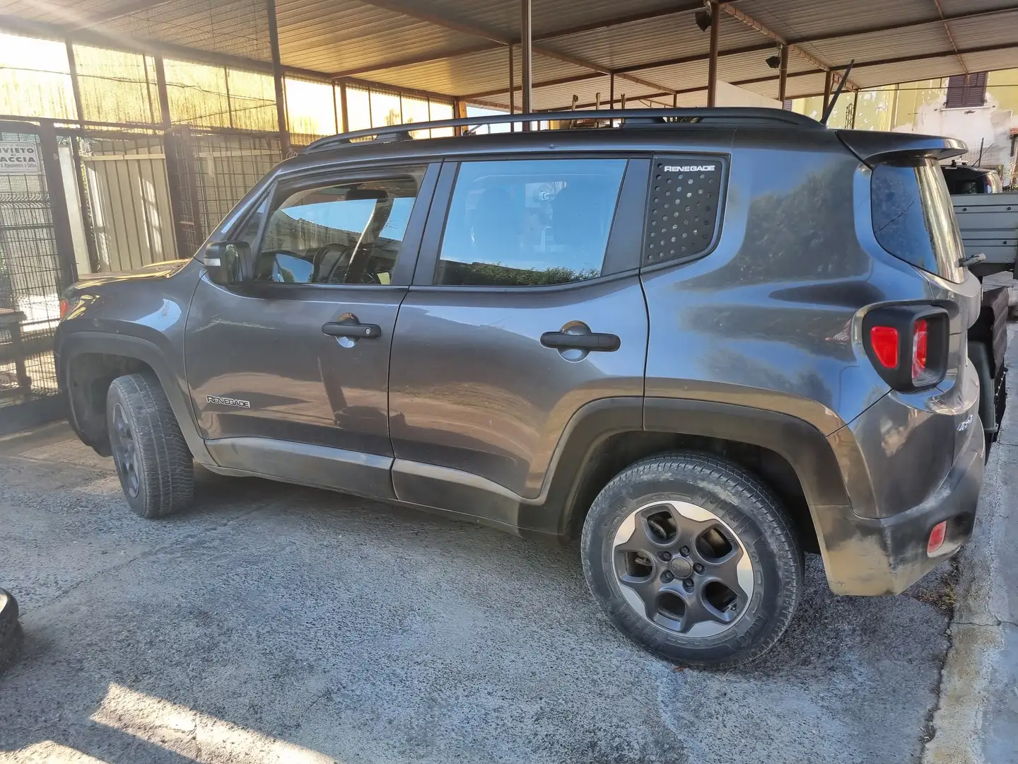 Jeep Renegade 2000 4x4 sport 120 cv Grigio - 2