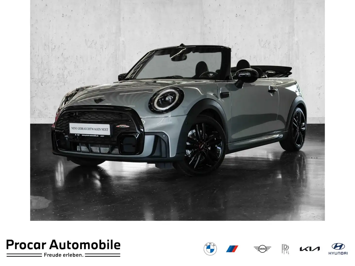 MINI Cooper Cabrio Cooper JCW Trim Aut Nav LED Parkass Shz 17" Grijs - 1
