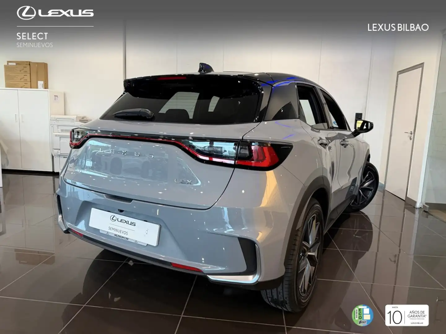 Lexus LBX Emotion+ Grau - 2