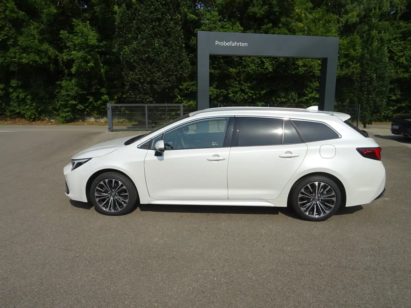 Toyota Corolla Hybrid Teamplayer Weiß - 2