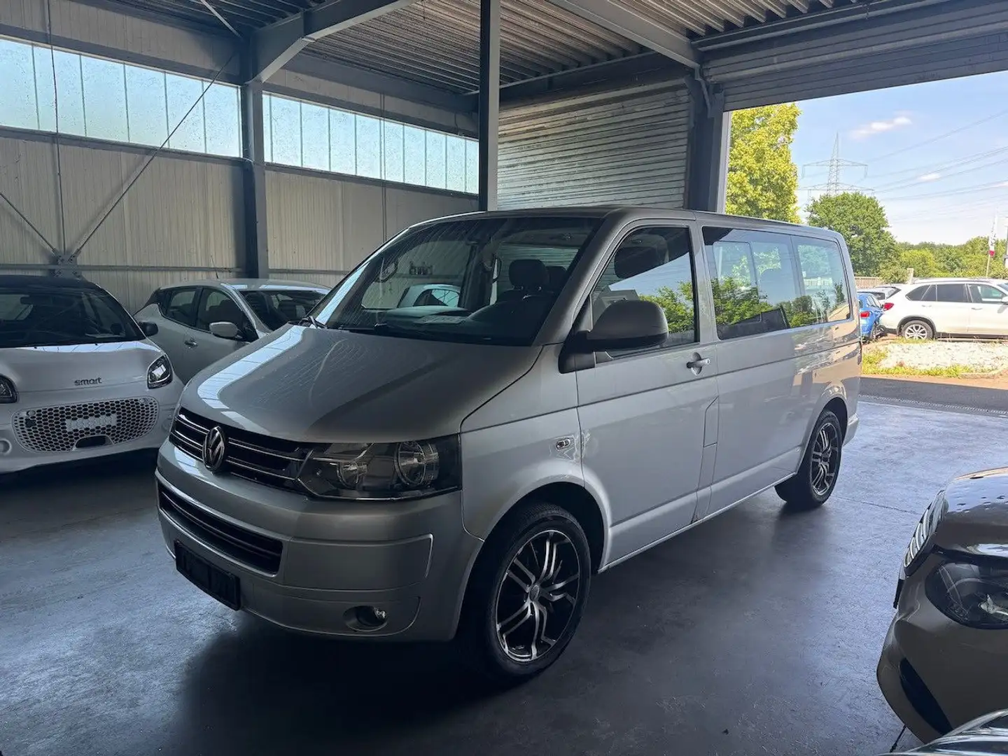 Volkswagen T5 Multivan Comfortline*7-SITZ*NAVI*AHK*KLIMA Silber - 1