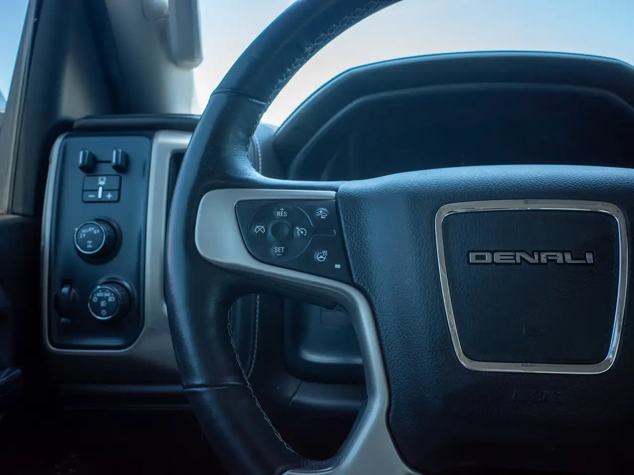 GMC Sierra 1500 снимка GMC Sierra 1500