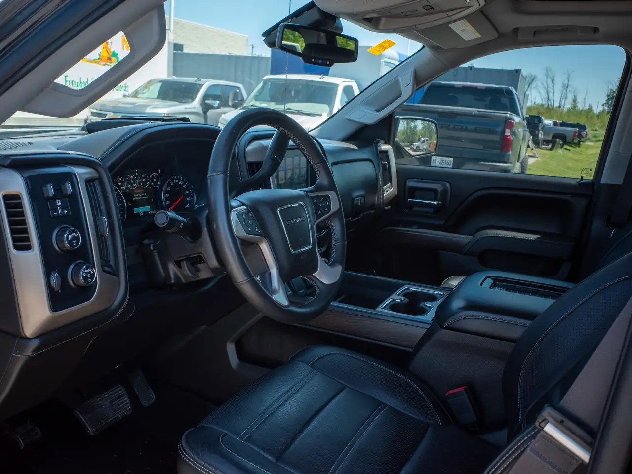 GMC Sierra 1500 снимка GMC Sierra 1500