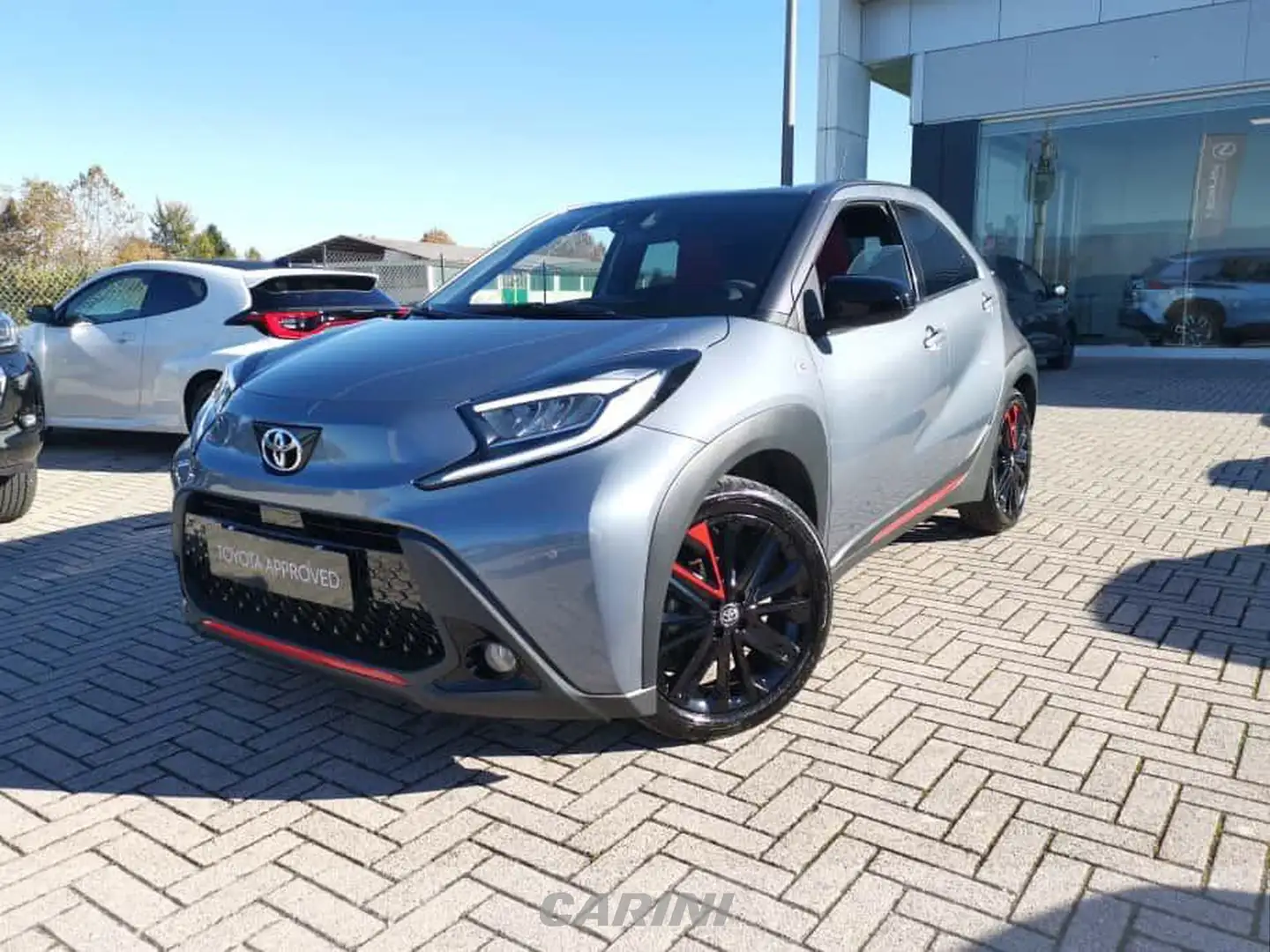 Toyota Aygo X x 1.0 undercover 72cv Noir - 1