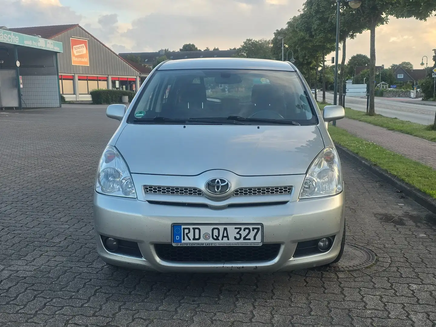 Toyota Corolla Verso Silber - 1