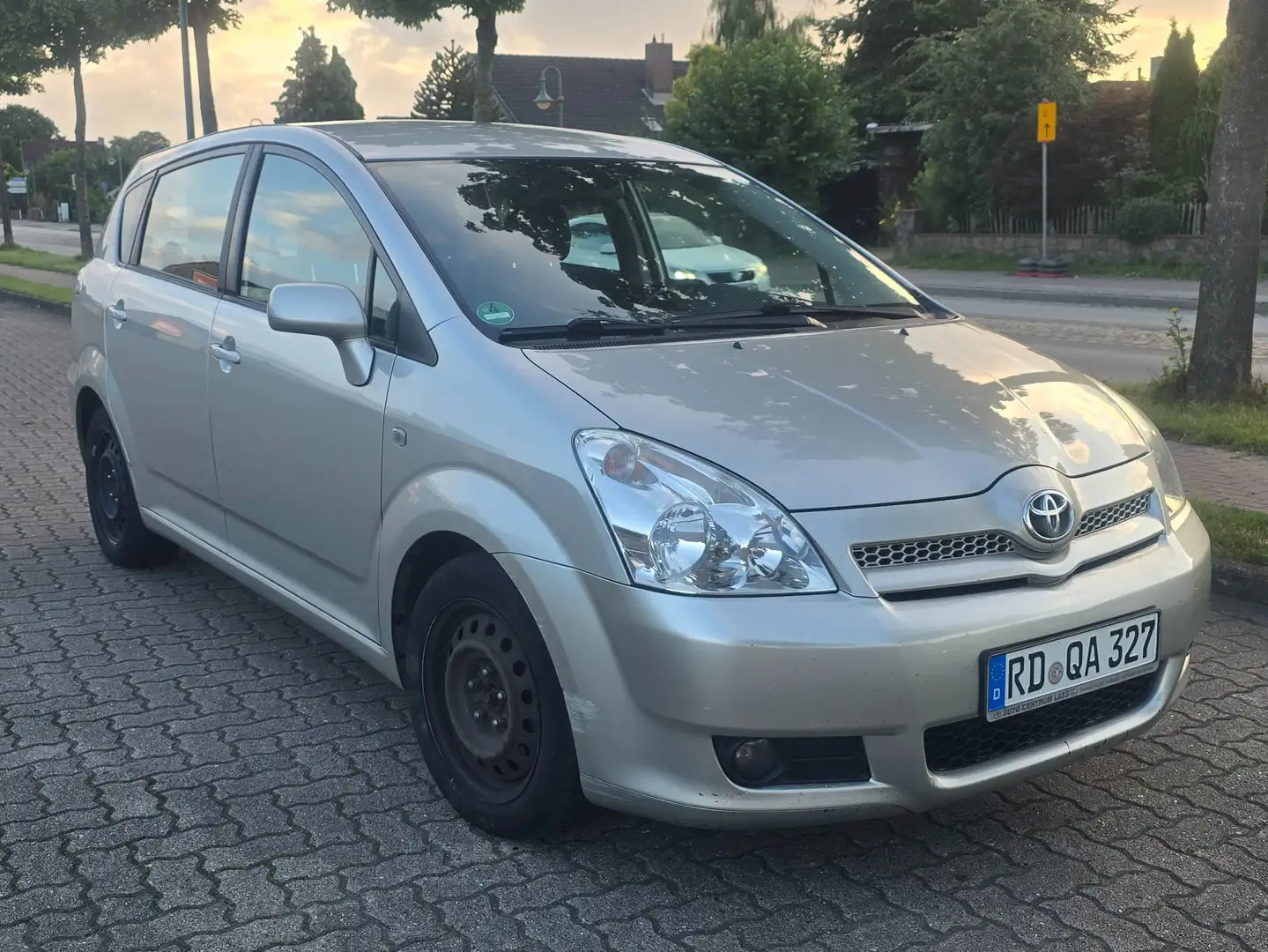 Toyota Corolla Verso Silber - 2