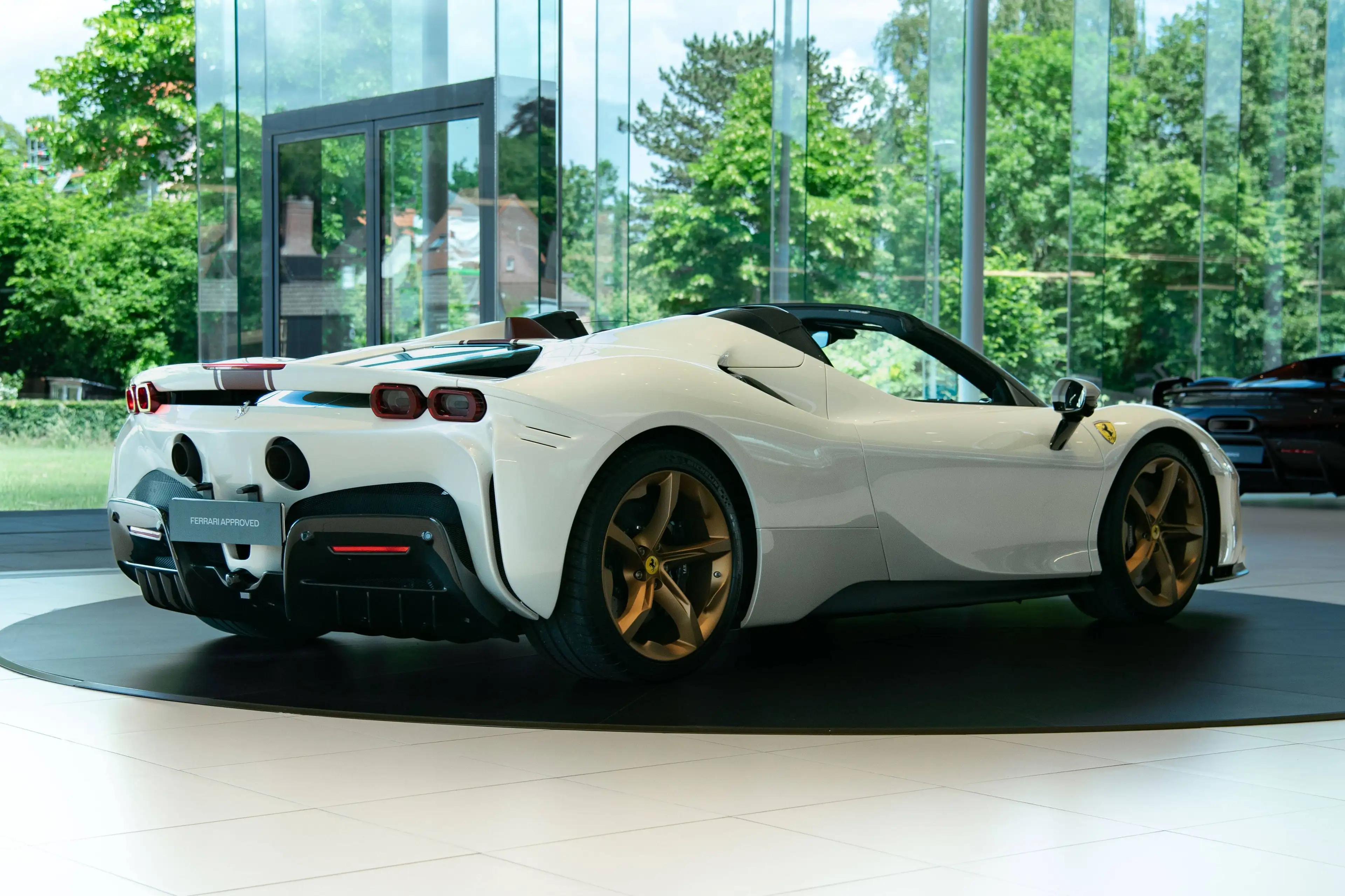 Ferrari SF90 Spider SF90 Spider PHEV 4.0 Turbo V8 F1 — photo 4