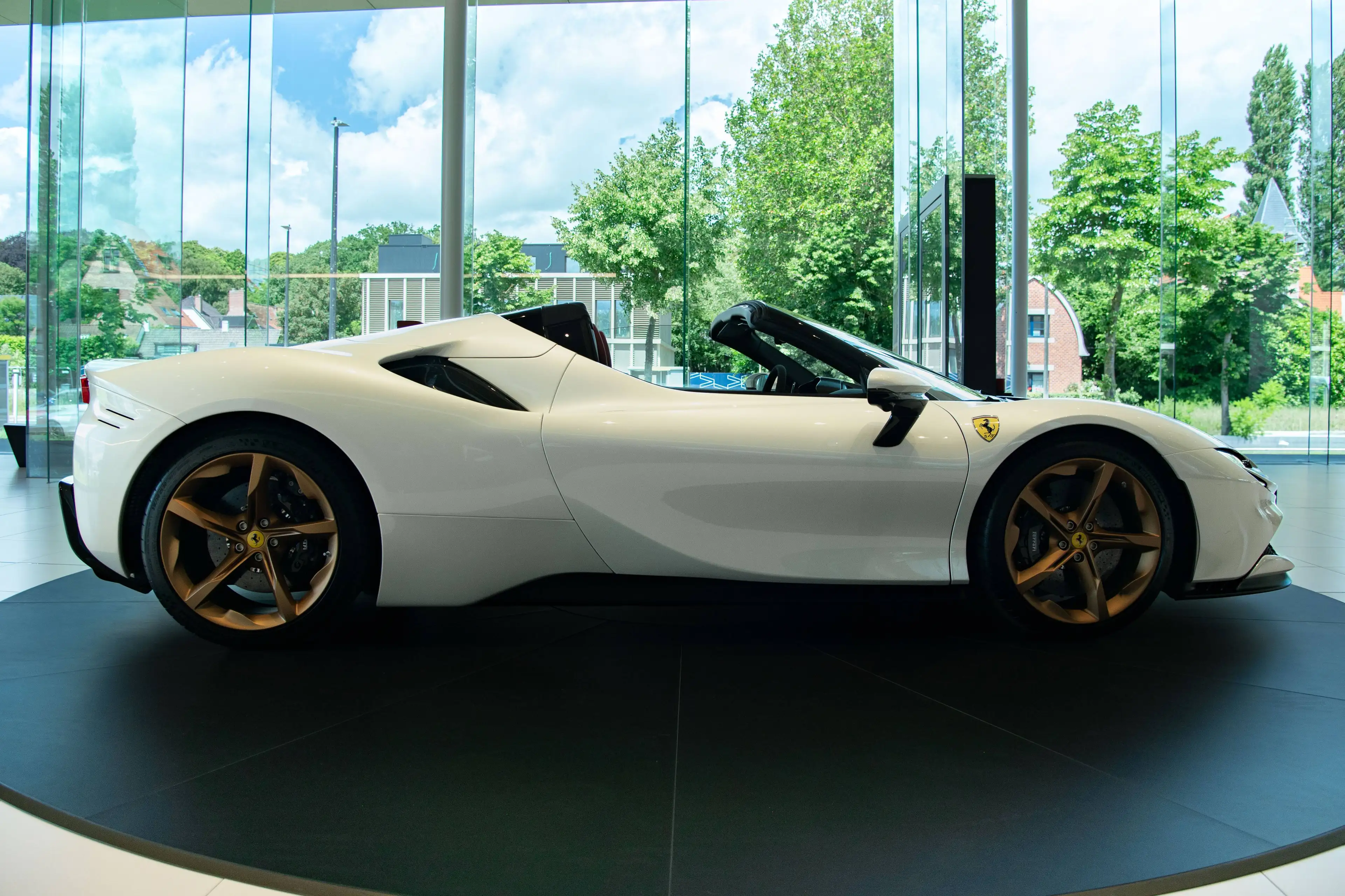 Ferrari SF90 Spider SF90 Spider PHEV 4.0 Turbo V8 F1 — photo 3