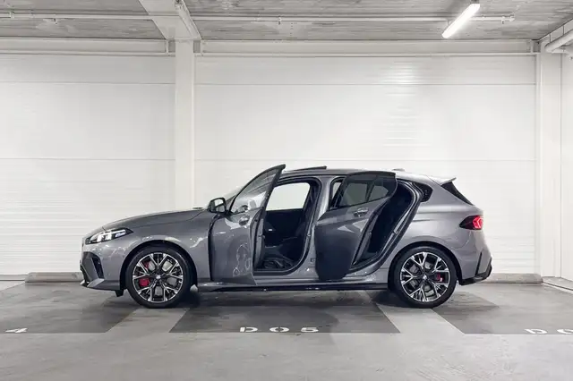 BMW 1 Series view 3