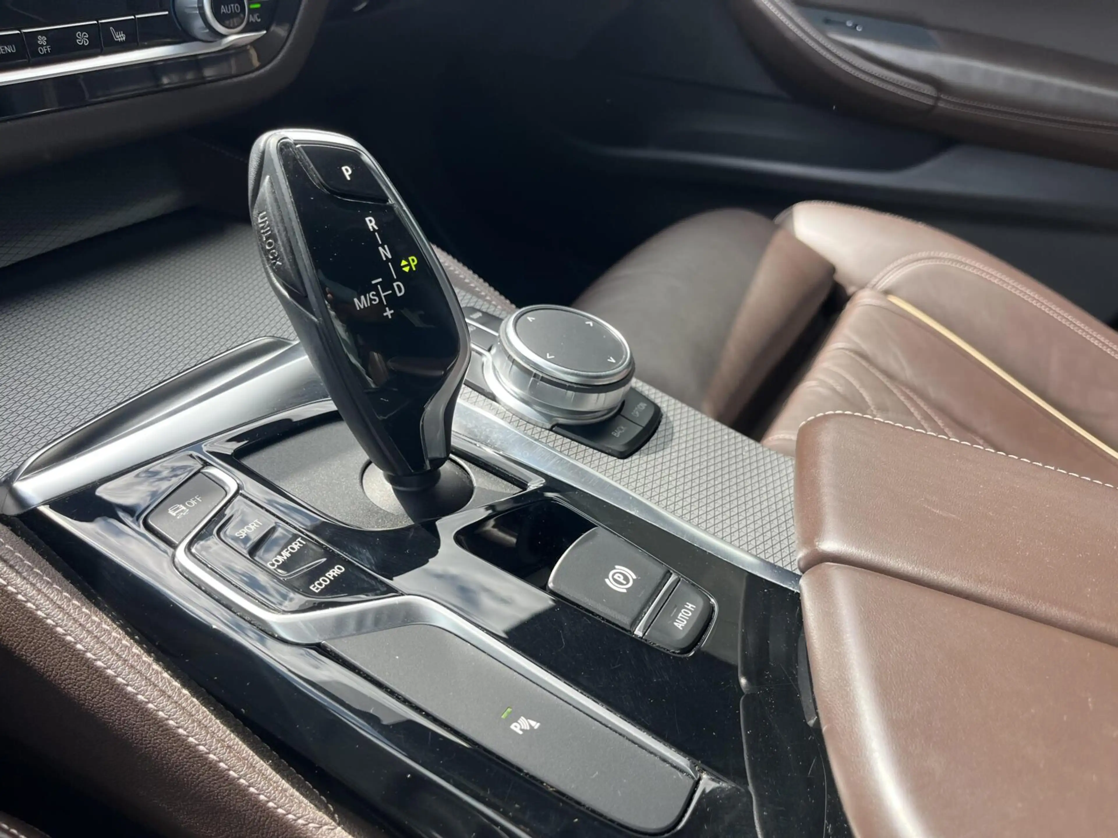 BMW 520 5-serie 520i M-SPORT NL AUTO NAPPA+MEMORY+19INCH N — photo 9
