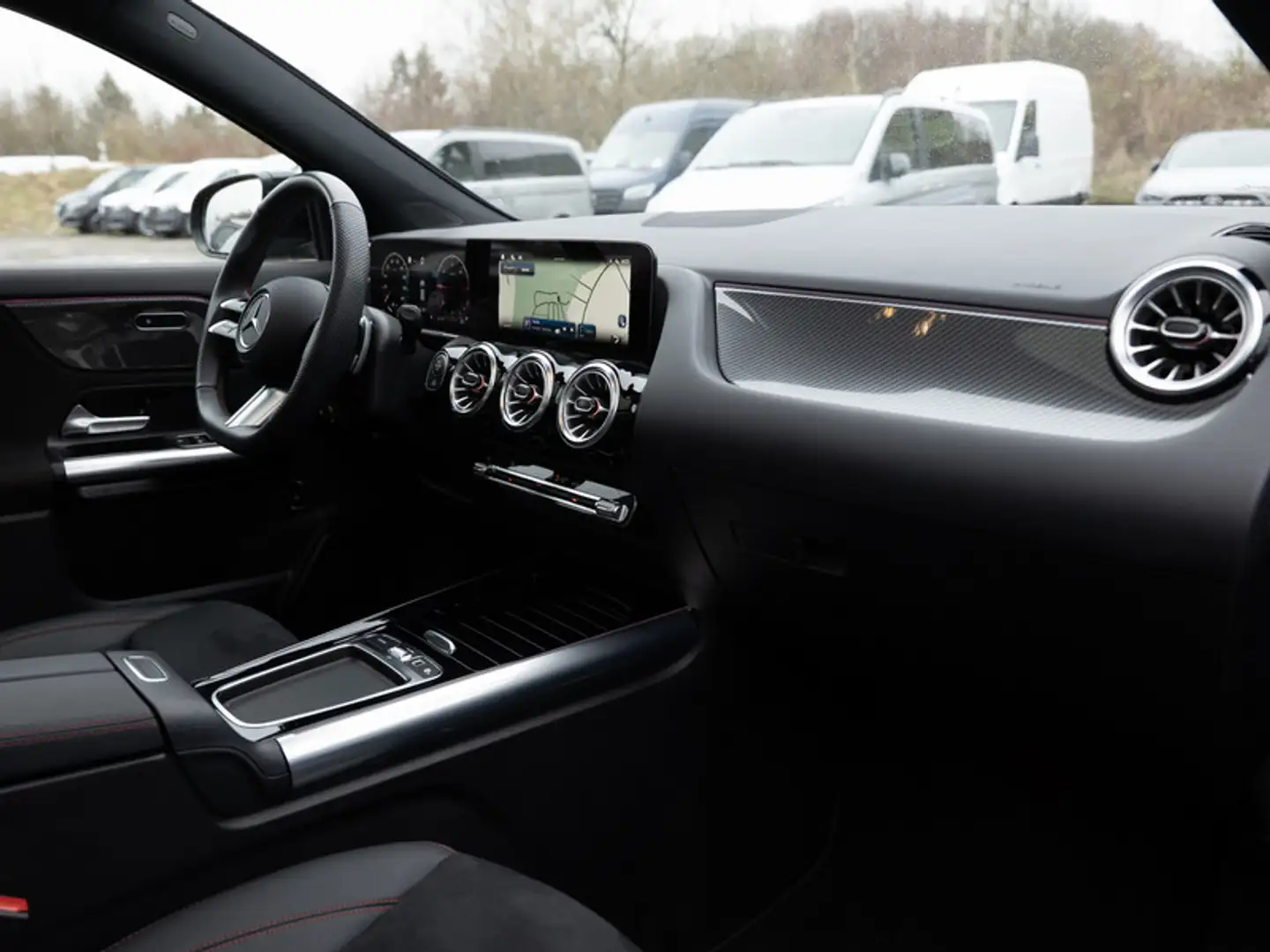 Mercedes-Benz GLA 220 d 4MATIC AMG-Sport+Pano+Distr+MLB+Night Schwarz - 2