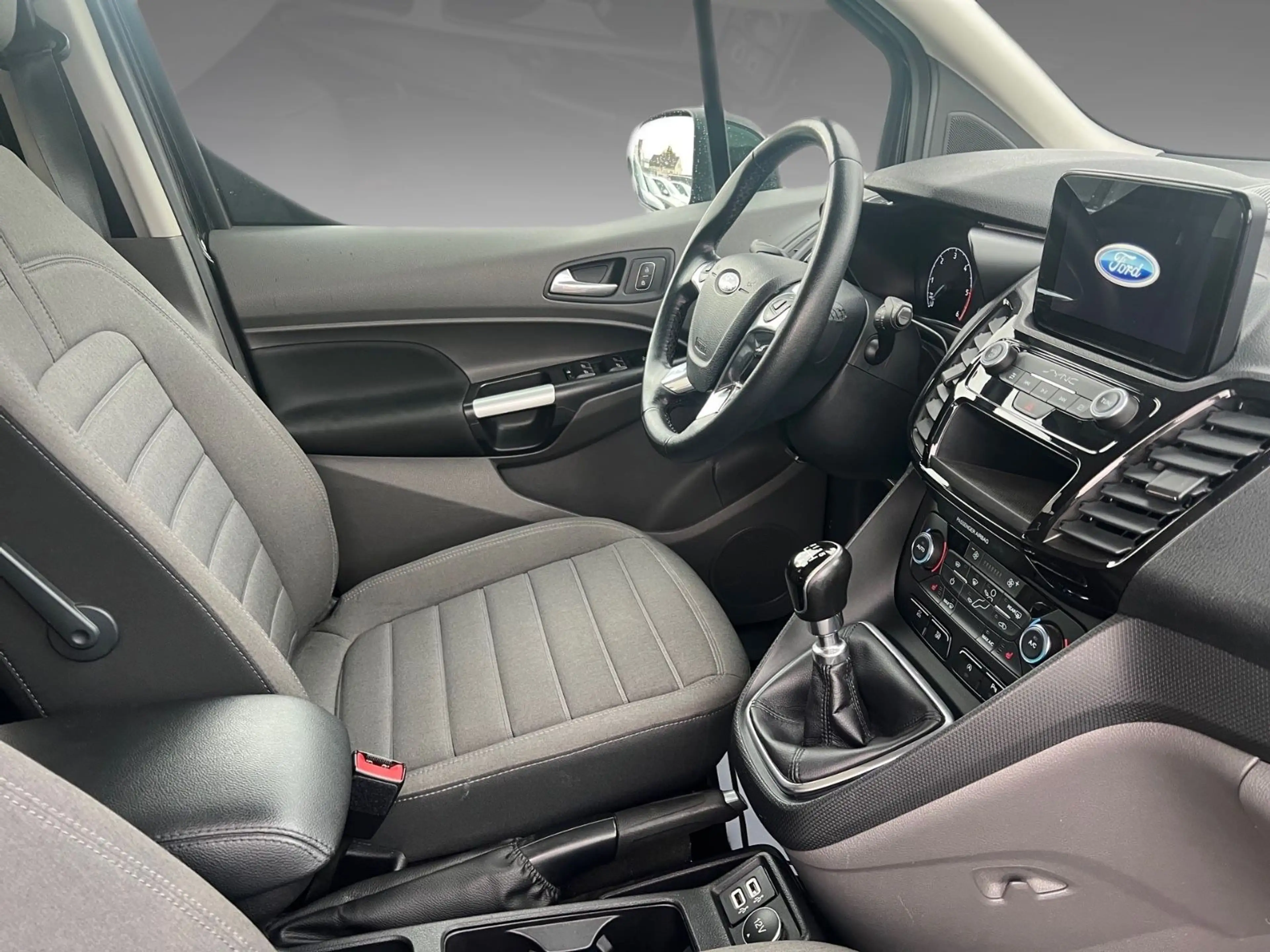 Ford Grand Tourneo Connect Titanium Pano 7-Sitzer — photo 13