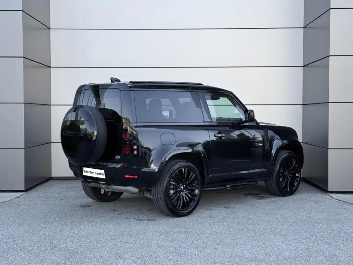 Land Rover Defender 90 3.0 D200 SE Zwart - 2